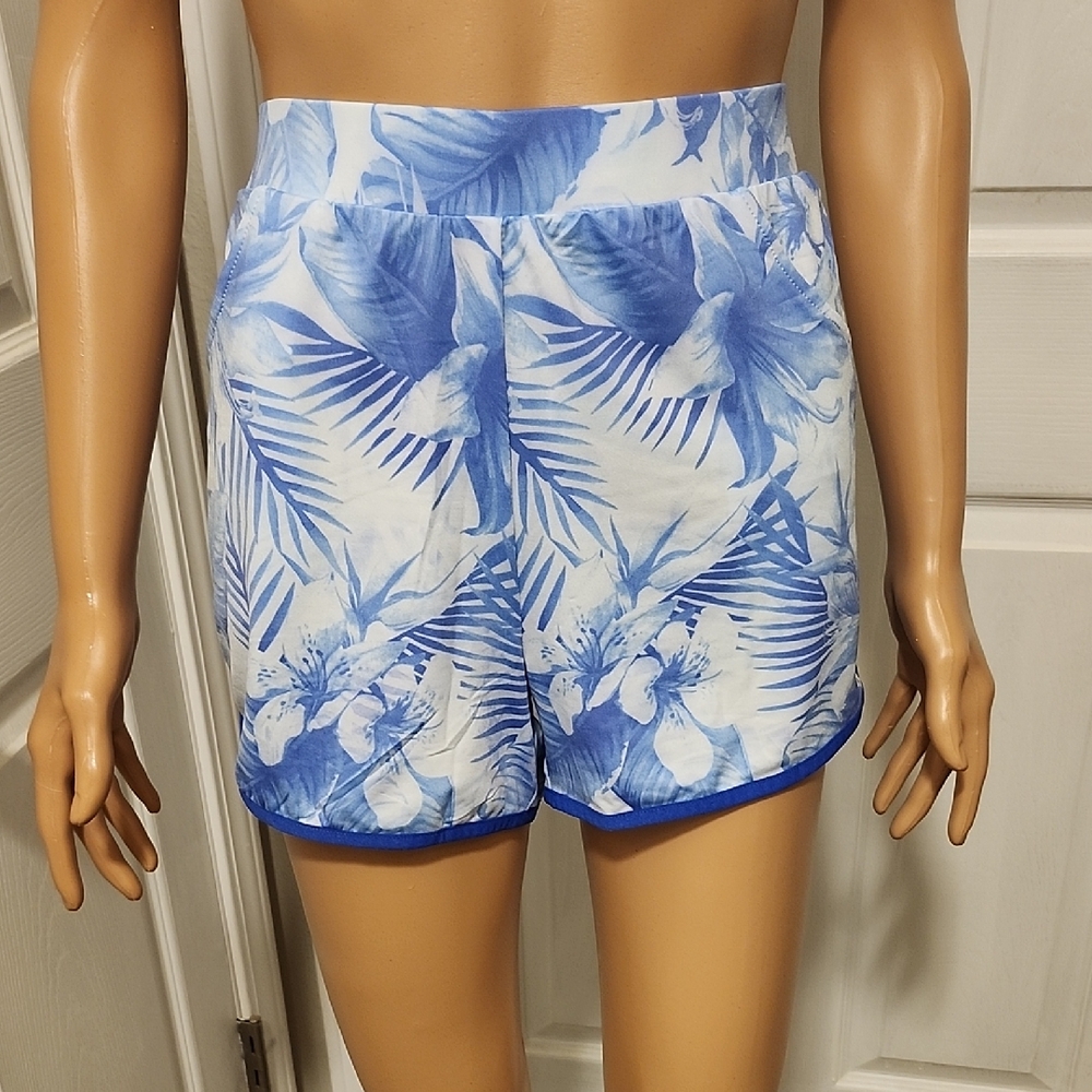NWT Surf Style Blue and White Tropical Print Swim Shorts With 2 Front Pockets